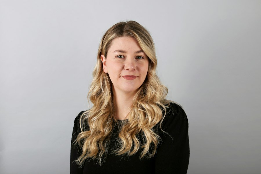 Portrait de Camille Ferrand, architecte HMONP